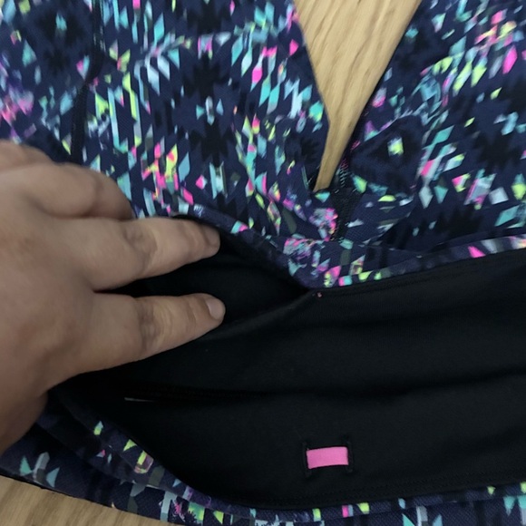 Victoria's Secret Multicolor Tribal Aztec Print
Knockout Tight Leggings XS - Picture 12 of 14